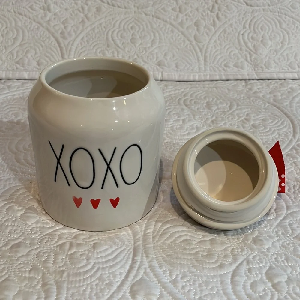 Rae‎ Dunn XOXO canister
